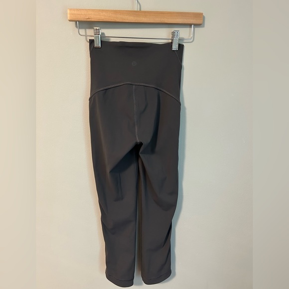 EUC! Lululemon crop leggings with sheer mesh side. Grey. Size 2 - Picture 2 of 4